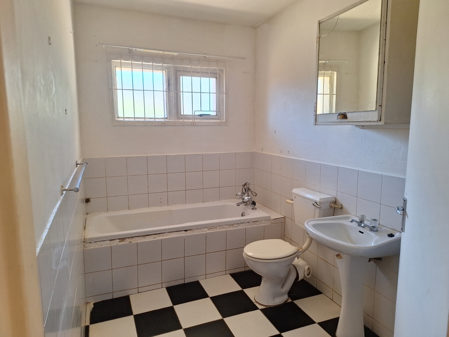8 Bedroom Property for Sale in Retief Eastern Cape